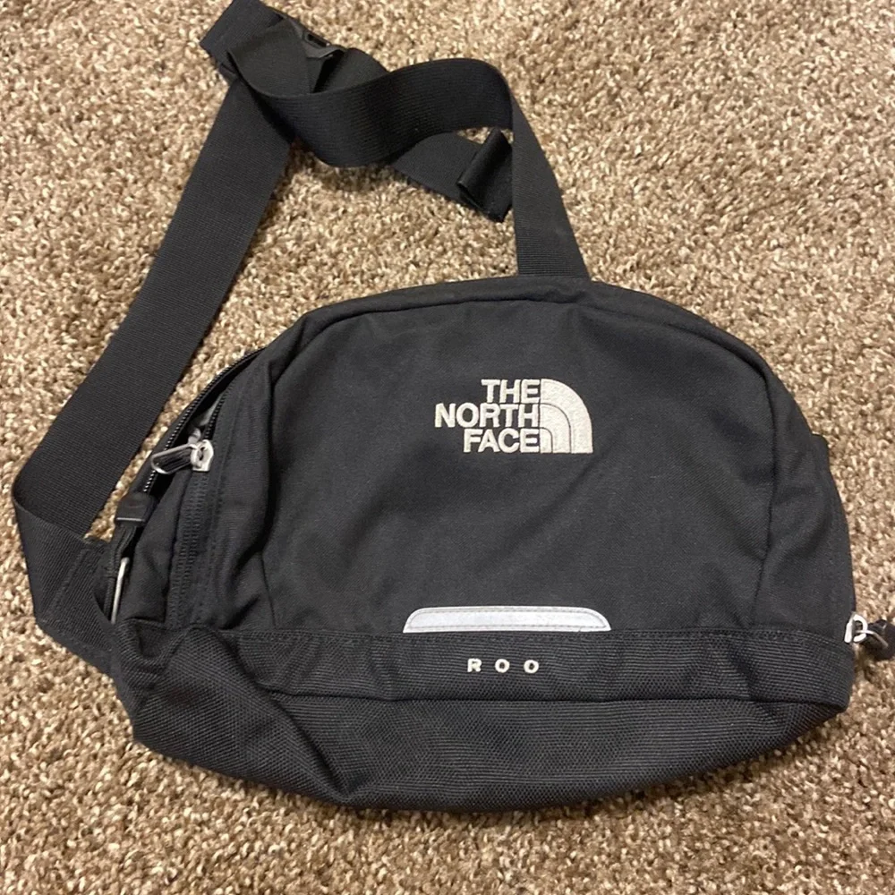 North Face Black Roo - Picture 1 of 4